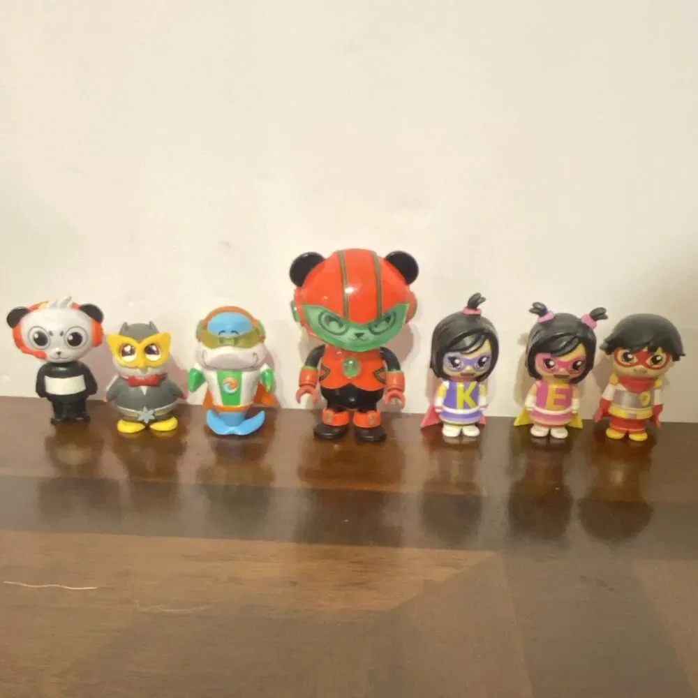 Ryan's World Mini Mystery Figure Lot (7) Combo Panda Red Titan Moe Gus Emma Kate